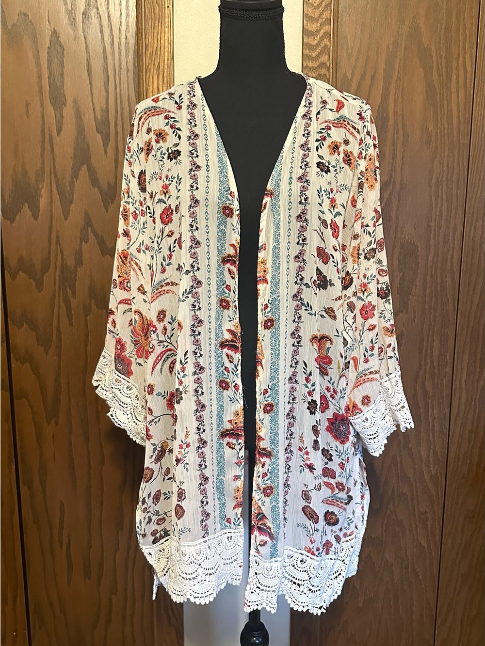 Mason & Belle Boho Floral Crochet-Trim Kimono - White with Multi Floral Print